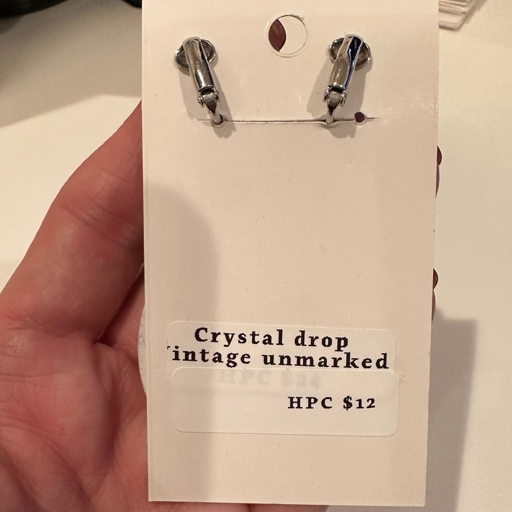 Gorgeous shiny crystal drop earrings - Picture 3 of 6